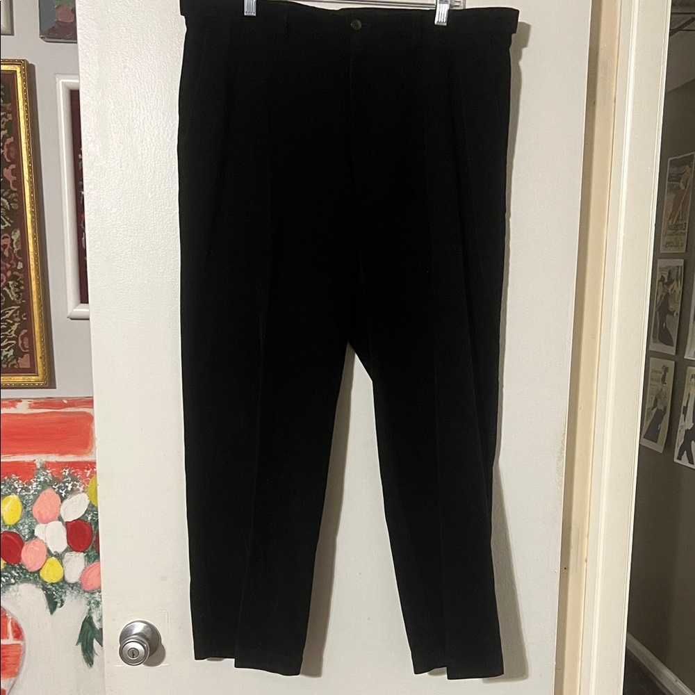 Haggar men’s black corduroy flat front pants. Front slash pockets